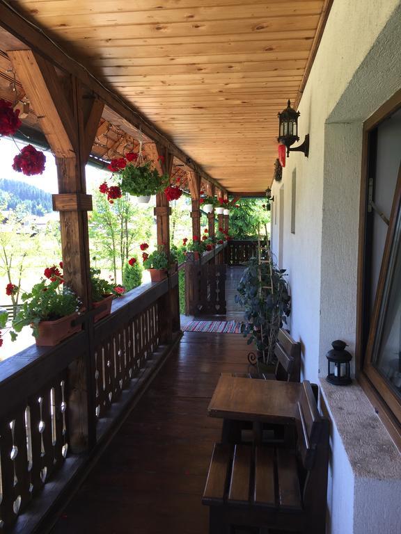 Hôtel Conacul Domnitei à Voroneț Extérieur photo