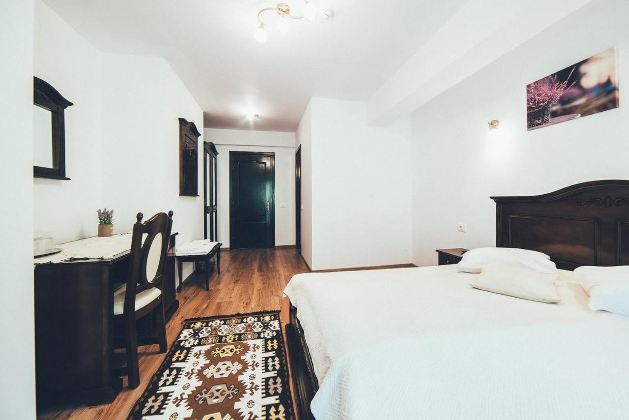 Hôtel Conacul Domnitei à Voroneț Extérieur photo