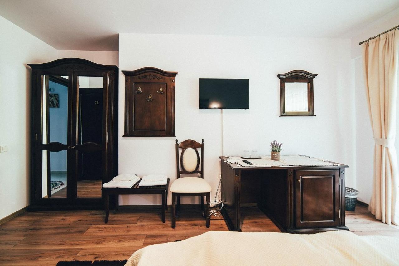 Hôtel Conacul Domnitei à Voroneț Extérieur photo