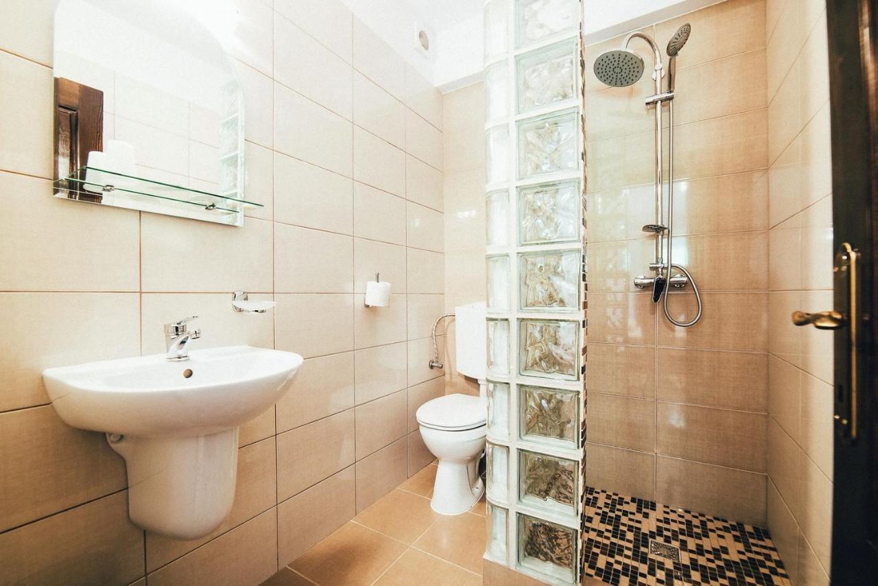 Hôtel Conacul Domnitei à Voroneț Extérieur photo